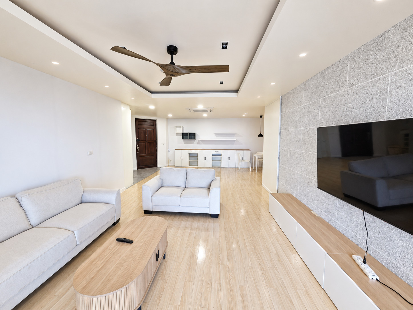 ✦ Hot Deal🔥 ขายคอนโดรีโนเวทใหม่ 142 ตร.ม. ชั้นสูง l ห่างเซ็นทรัล บางนา 700 ม.