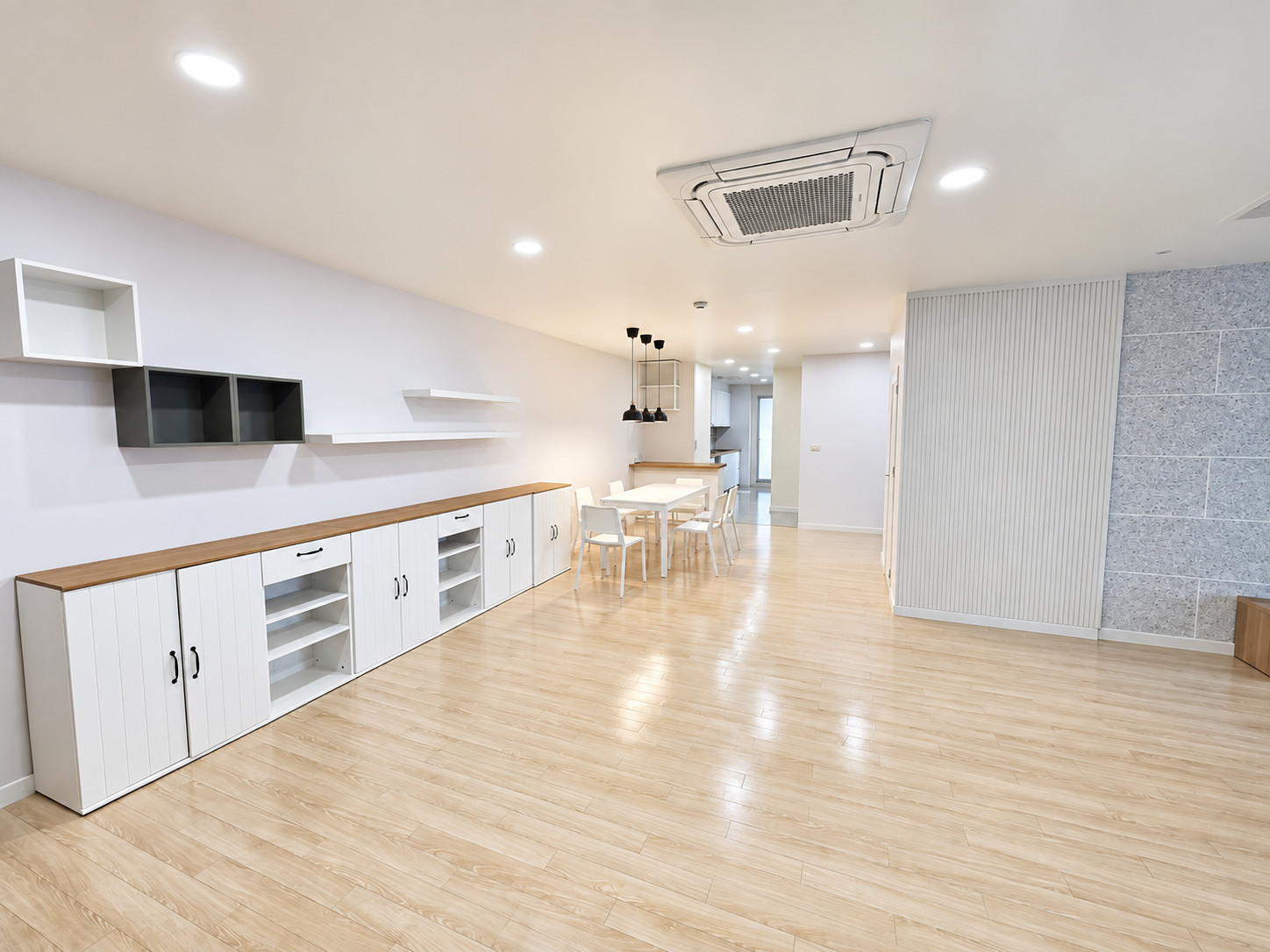✦ Hot Deal🔥 ขายคอนโดรีโนเวทใหม่ 142 ตร.ม. ชั้นสูง l ห่างเซ็นทรัล บางนา 700 ม.